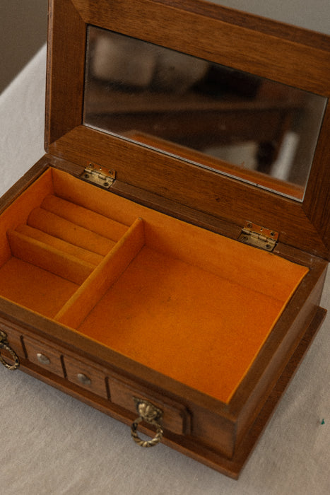 Vintage wood jewlery box